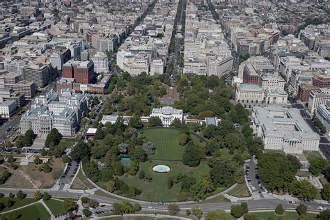  A View of the White House: Uma Visão Monumental do Poder Americano!