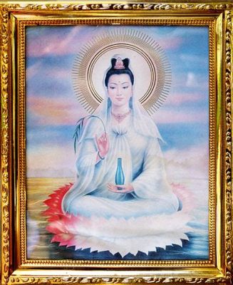 “Bodhisattva do Desejo Perfeito” – Um Retrato Etéreo de Compaixão e Beleza Transcendental!