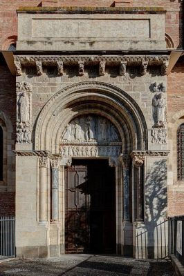 O Altar de Saint-Sernin! Uma Reflexão Sobre a Sagrada e o Profano na Arte Carolíngia